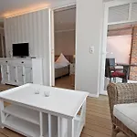 Hotel Meerblick Lemkenhafen 3*