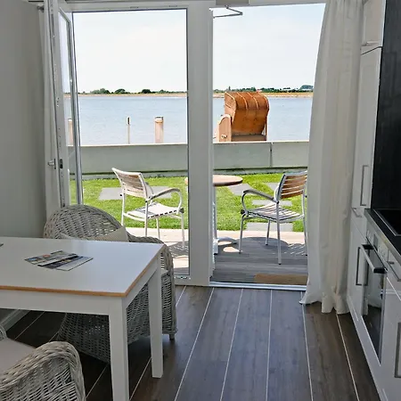 Meerblick Lemkenhafen 호텔 페마른