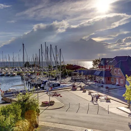 ホテル Meerblick Lemkenhafen フェーマルン
