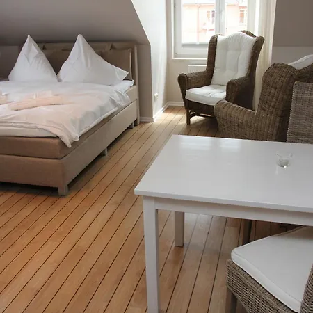 Meerblick Lemkenhafen Hotel Fehmarn
