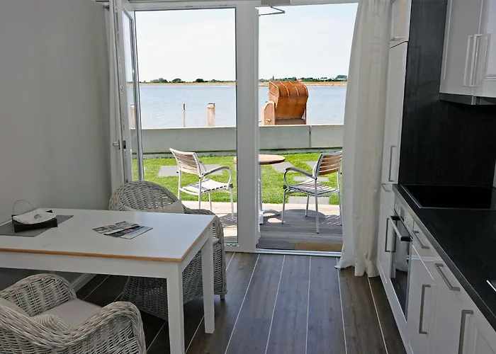 Meerblick Lemkenhafen Hotel Fehmarn